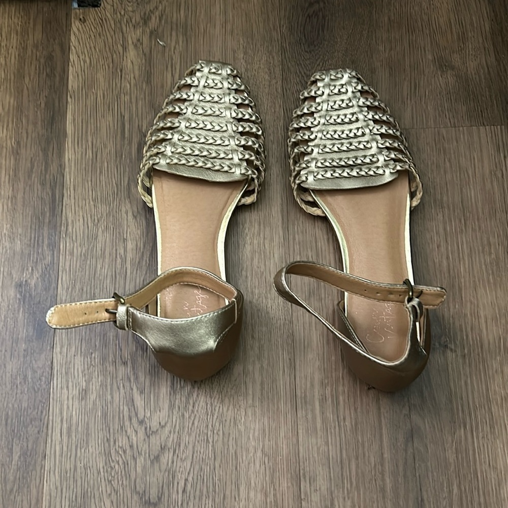 Crown Vintage Moneth Sandals, Women's Size 8M, Soft Gold NEW MSRP $80